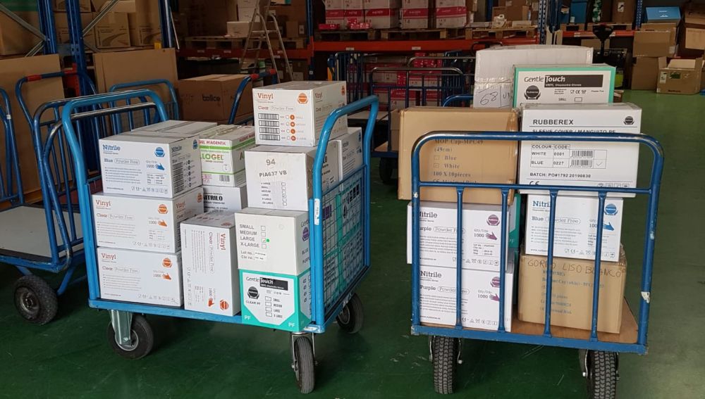 La Hermandad de Cofradías de Palencia dona material sanitario al Hospital Río Carrión
