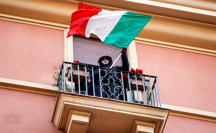 El plan de Italia para la salida del confinamiento: fechas clave de apertura de bares, industria y movilidad El plan de Italia para la salida del confinamiento: fechas clave de apertura de bares, industria y movilidad