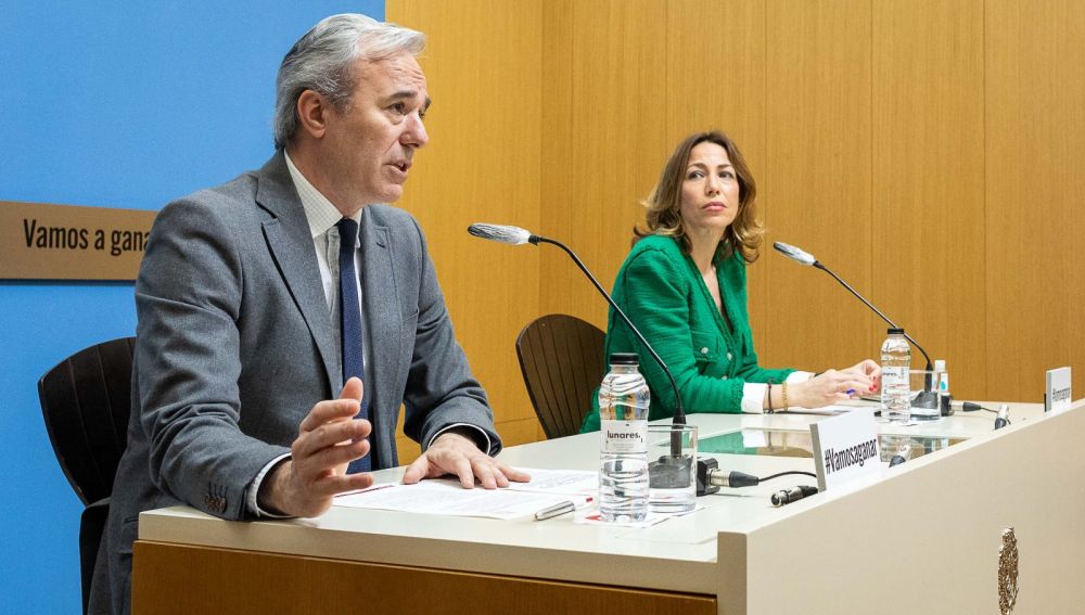 Jorge Azcón, alcalde de Zaragoza, en rueda de prensa