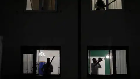 Músicos ventana Coronavirus