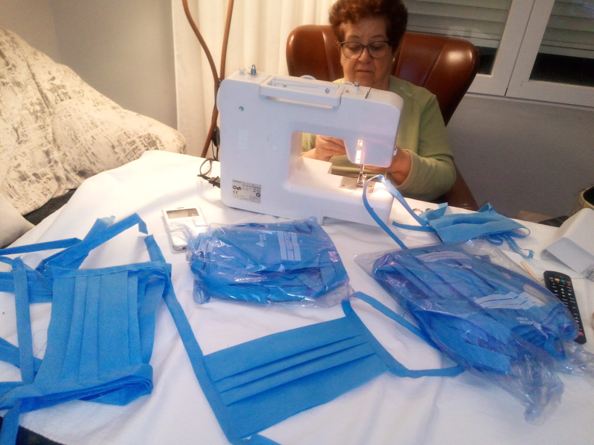 AFAMMER confecciona centenares de mascarillas artesanales, muchas de ellas en la provincia de Ciudad Real AFAMMER confecciona centenares de mascarillas artesanales, muchas de ellas en la provincia de Ciudad Real