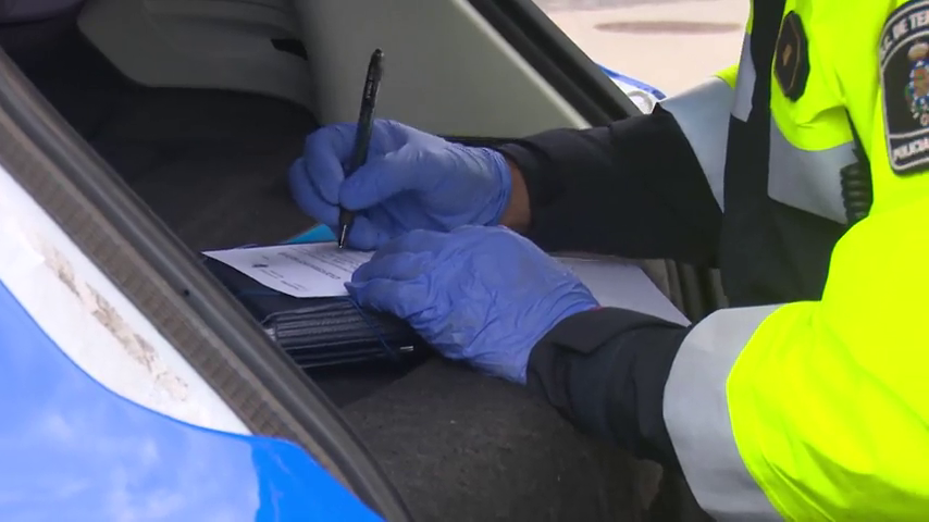 La extra actualidad: La Policía multa a una pareja por practicar sexo en un coche durante el Estado de Alarma La extra actualidad: La Policía multa a una pareja por practicar sexo en un coche durante el Estado de Alarma