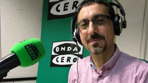El profesor Antonio Solano nos ha contado las claves para seguir las clases desde casa durante el confinamiento Desde su casa el director del IES Bovalar