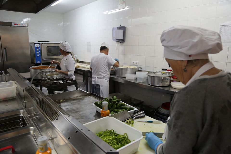 La 'Cocina Solidaria' de Rota, a pleno rendimiento para luchar contra el COVID 19 La 'Cocina Solidaria' de Rota, a pleno rendimiento para luchar contra el COVID 19