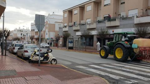 Agricultores rote&ntilde;os se ofrecen a desinfectar el pueblo