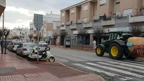 Agricultores roteños se ofrecen a desinfectar el pueblo Agricultores roteños se ofrecen a desinfectar el pueblo