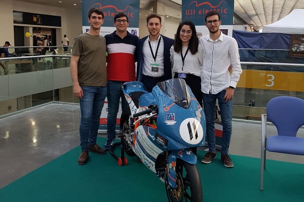 El grupo UJI Electric Racing Team abre un crowdfunding para financiar la moto eléctrica que competirá en MotoStudent El grupo UJI Electric Racing Team abre un crowdfunding para financiar la moto eléctrica que competirá en MotoStudent