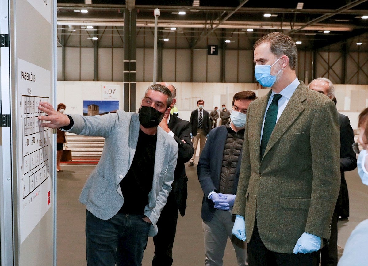 Felipe VI visita el hospital de campaña instalado en el recinto de Ifema Felipe VI visita el hospital de campaña instalado en el recinto de Ifema