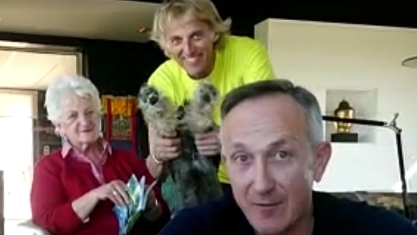 Los televisivos Quique y Jesús Calleja animan a los empleados de Gullón Palencia