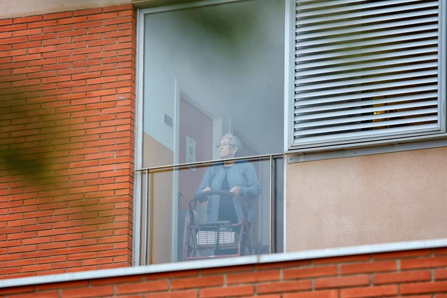 La Generalitat prepara un protocolo para que las familias puedan sacar a los ancianos de las residencias La Generalitat prepara un protocolo para que las familias puedan sacar a los ancianos de las residencias