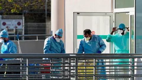 Sanitarios franceses en un hospital de Francia Sanitarios franceses en un hospital de Francia
