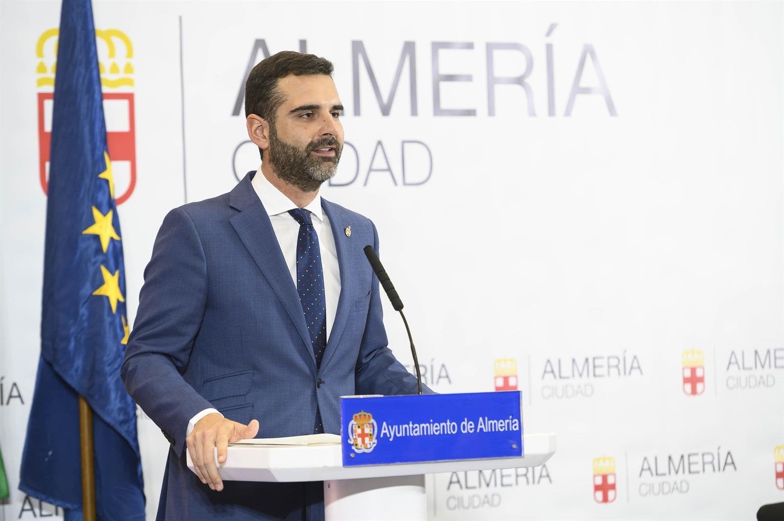 El alcalde pide al Gobierno que rectifique por descontar 152.479 euros al Ayuntamiento de Almería en plena crisis del Covid-19 El alcalde pide al Gobierno que rectifique por descontar 152.479 euros al Ayuntamiento de Almería en plena crisis del Covid-19