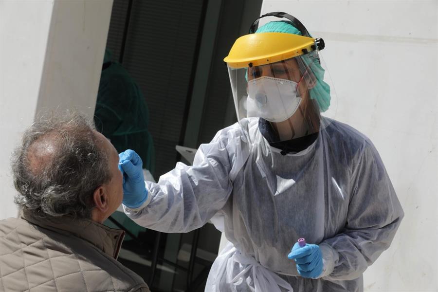 Sevilla busca el pico de contagio con sólo un fallecido en las últimas 24 horas Sevilla busca el pico de contagio con sólo un fallecido en las últimas 24 horas