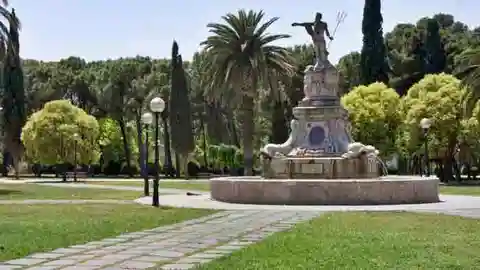 Fuente de Neptuno en el Parque Grande José Antonio Labordeta Fuente de Neptuno en el Parque Grande José Antonio Labordeta