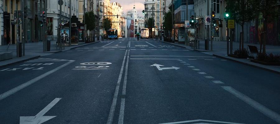 Vista de la Gran Vía de Madrid, vacía Vista de la Gran Vía de Madrid, vacía