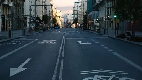 Vista de la Gran Vía de Madrid, vacía Vista de la Gran Vía de Madrid, vacía