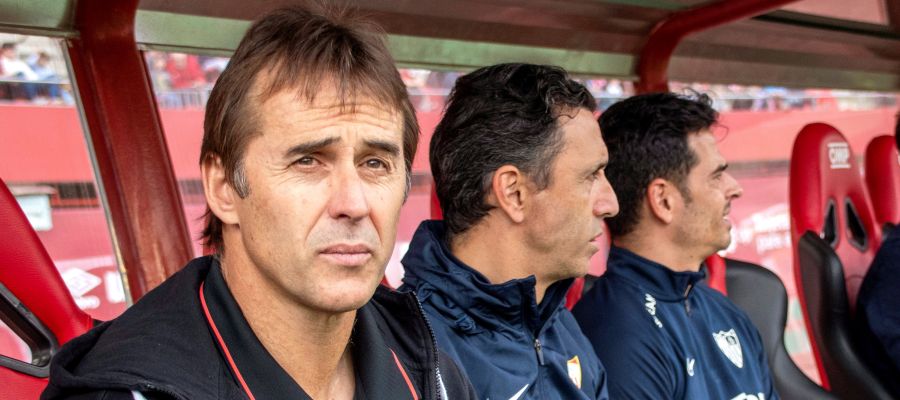 El entrenador del Sevilla Julen Lopetegui, durante el partido ante el RCD Mallorca, correspondiente a la decimoctava jornada de La Liga Santander que se disputa en el estadio de Son Moix en Mallorca. EFE/Cati Cladera El entrenador del Sevilla Julen Lopetegui, durante el partido ante el RCD Mallorca, correspondiente a la decimoctava jornada de La Liga Santander que se disputa en el estadio de Son Moix en Mallorca. EFE/Cati Cladera