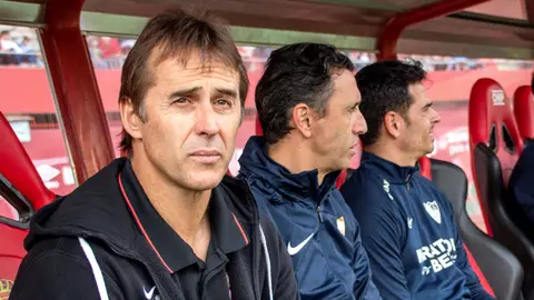 El entrenador del Sevilla Julen Lopetegui, durante el partido ante el RCD Mallorca, correspondiente a la decimoctava jornada de La Liga Santander que se disputa en el estadio de Son Moix en Mallorca. EFE/Cati Cladera El entrenador del Sevilla Julen Lopetegui, durante el partido ante el RCD Mallorca, correspondiente a la decimoctava jornada de La Liga Santander que se disputa en el estadio de Son Moix en Mallorca. EFE/Cati Cladera