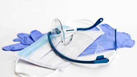 Mascarillas y guantes