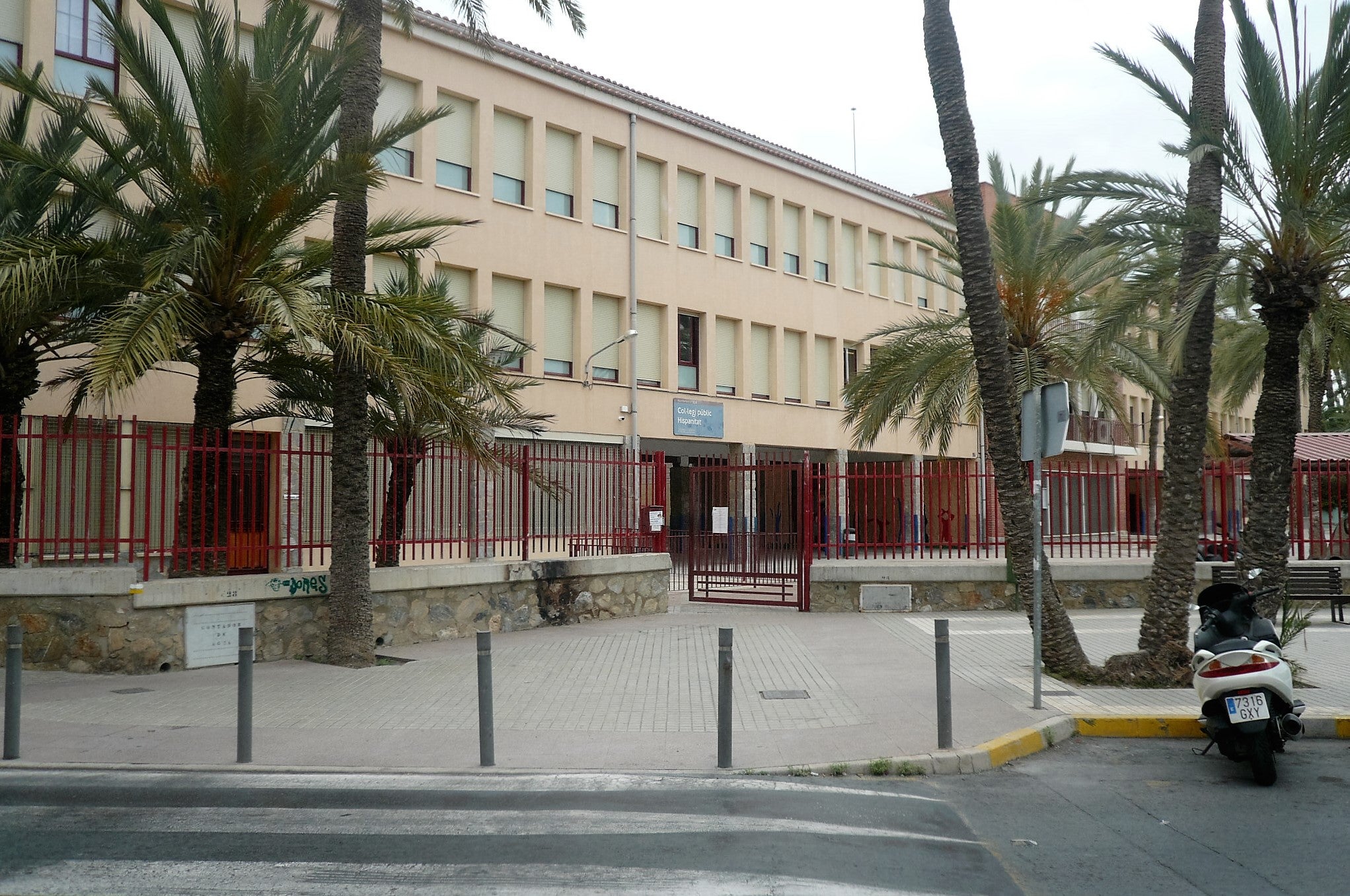 El proceso de admisión en colegios e institutos será a principios de junio y la matriculación en julio El proceso de admisión en colegios e institutos será a principios de junio y la matriculación en julio