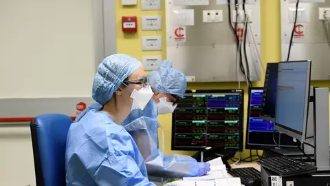 Médicos que tratan el coronavirus en Europa Médicos que tratan el coronavirus en Europa