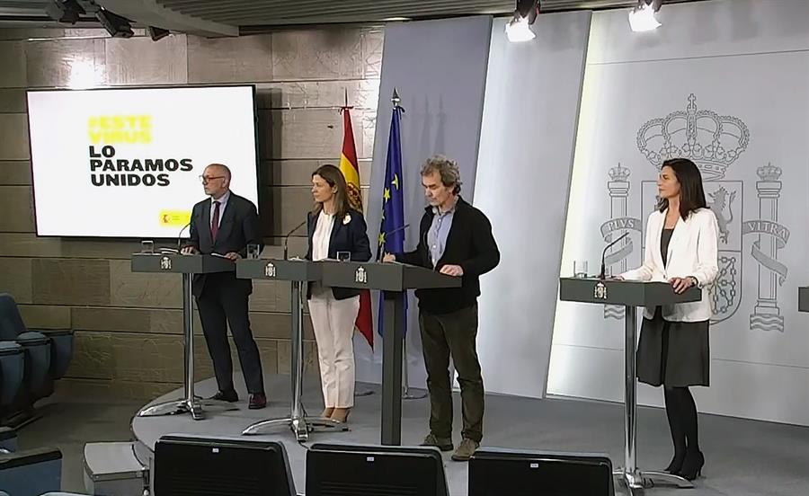 Fernando Simón: "Estamos llegando al pico; la evolución indica que la enfermedad se está estabilizando" Fernando Simón: "Estamos llegando al pico; la evolución indica que la enfermedad se está estabilizando"