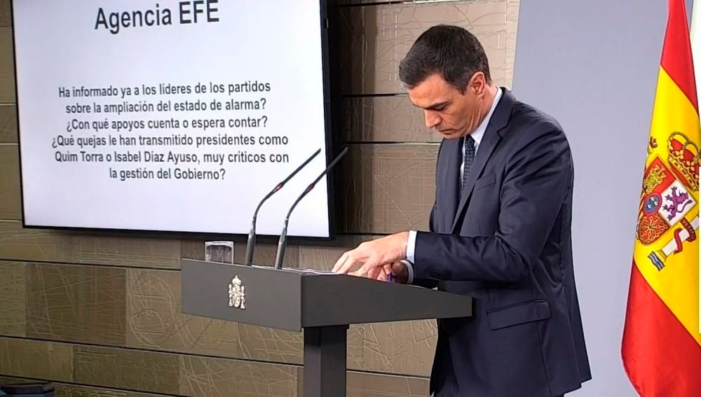 Las preguntas de Amón: "¿No es desconcertante que el Gobierno siga improvisando, contradiciéndose y rectificándose?" Las preguntas de Amón: "¿No es desconcertante que el Gobierno siga improvisando, contradiciéndose y rectificándose?"