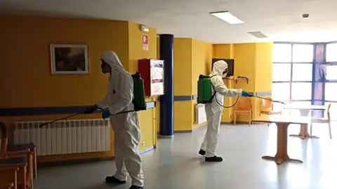 La Diputación continúa con las labores de desinfección en las residencias de Baltanás, Antigüedad y Ampudia Coronavirus