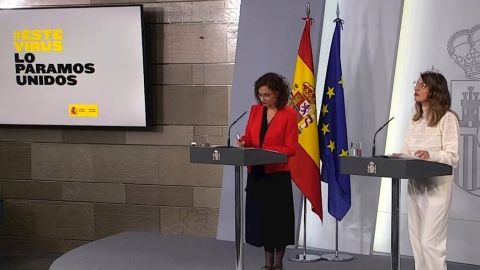 Mar&iacute;a Jes&uacute;s Montero y Yolanda D&iacute;az