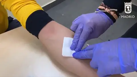 El vídeo donde el Samur muestra cómo curar heridas domésticas El vídeo donde el Samur muestra cómo curar heridas domésticas