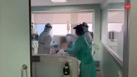 Paciente con coronavirus en un hospital. Primera extubación en el Hospital de El Escorial a un paciente con coronavirus