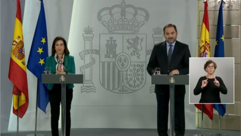 La ministra de Defensa, Margarita Robles y el ministros de Transporte y Movilidad, Jos&eacute; Luis &Aacute;balos