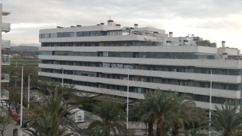 Edificio en Elche con mensaje 'Todo saldr&aacute; bien' en la crisis del coronavirus.