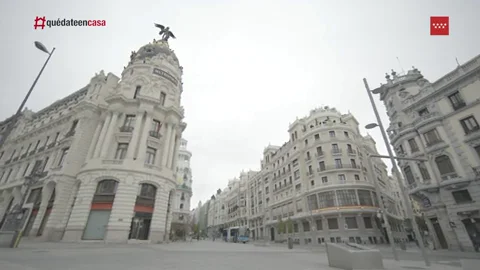 Vídeo: Así se ha vivido en el Madrid vacío el minuto de silencio por las víctimas del coronavirus Vídeo: Así se ha vivido en el Madrid vacío el minuto de silencio por las víctimas del coronavirus