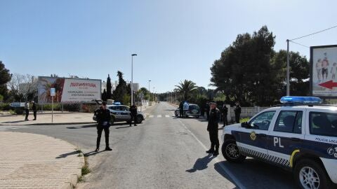 La Polic&iacute;a Local de Elche est&aacute; vigilando el correcto funcionamiento del estado de alarma en el t&eacute;rmino municipal de la ciudad.