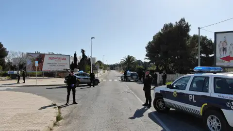 La Policía Local de Elche está vigilando el correcto funcionamiento del estado de alarma en el término municipal de la ciudad. La Policía Local de Elche está vigilando el correcto funcionamiento del estado de alarma en el término municipal de la ciudad.
