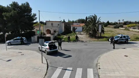 El dron de la Policía Local de Elche ayuda a vigilar el cumplimiento del estado de alarma en diferentes puntos de la ciudad, como las pedanías. El dron de la Policía Local de Elche ayuda a vigilar el cumplimiento del estado de alarma en diferentes puntos de la ciudad, como las pedanías.