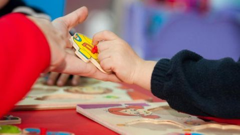 Las familias piden m&aacute;s coordinaci&oacute;n entre los docentes para evitar la acumulaci&oacute;n de deberes.