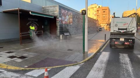 Operario de Urbaser en Elche. 
