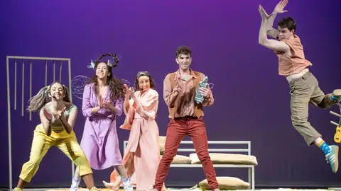Escena del musical 'Yo voy conmigo', dirigido por Cristina Alcázar. Escena del musical 'Yo voy conmigo', dirigido por Cristina Alcázar.