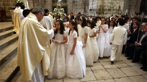 Así se podrán celebrar los bautizos y comuniones en la fase 2 de la desescalada del coronavirus Así se podrán celebrar los bautizos y comuniones en la fase 2 de la desescalada del coronavirus