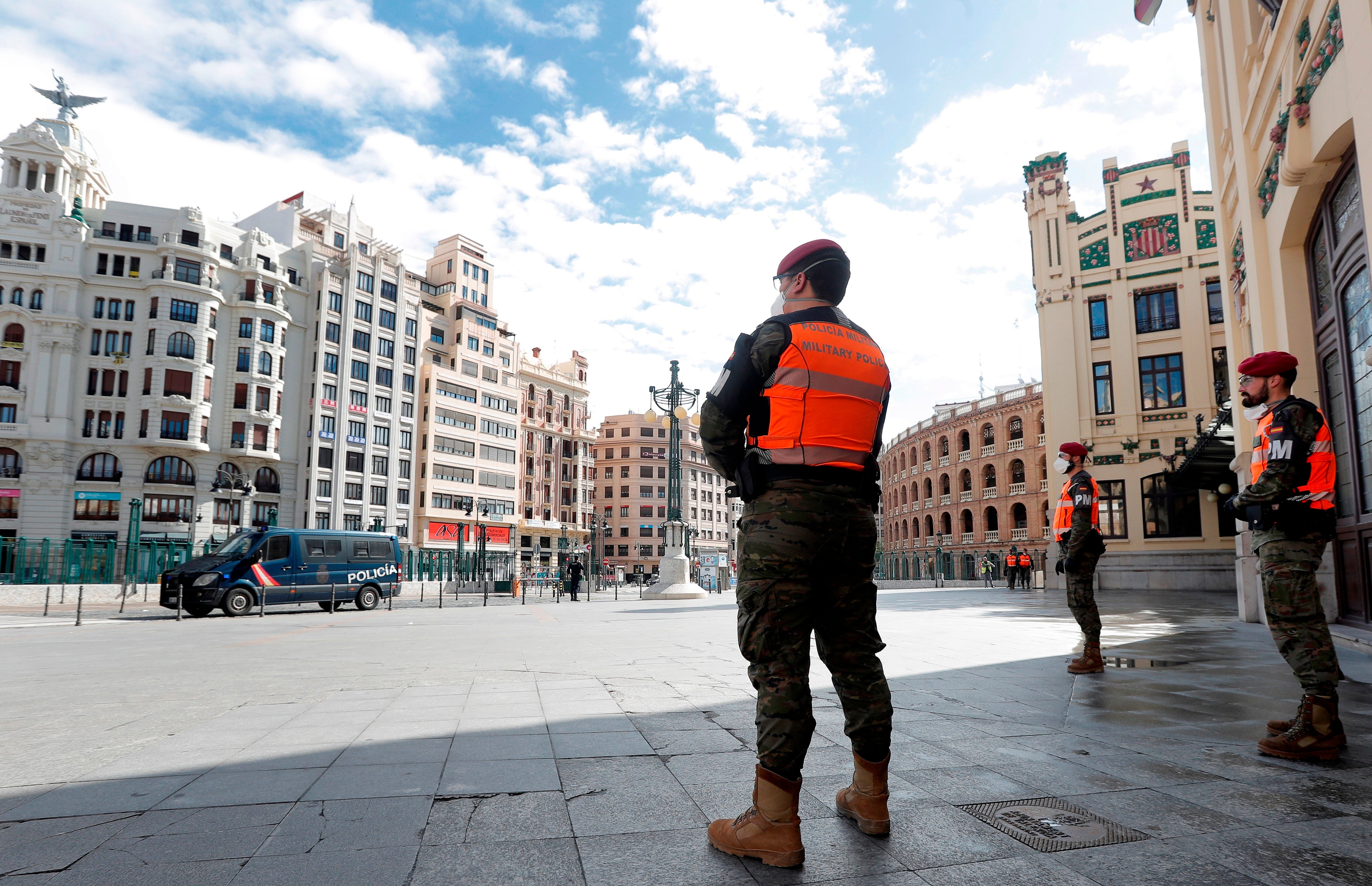 El PP acusa a la Generalitat de ocultar datos sobre la situación sanitaria en la Comuntiat y el PSPV insiste en que el gobierno cambió los criterios El PP acusa a la Generalitat de ocultar datos sobre la situación sanitaria en la Comuntiat y el PSPV insiste en que el gobierno cambió los criterios