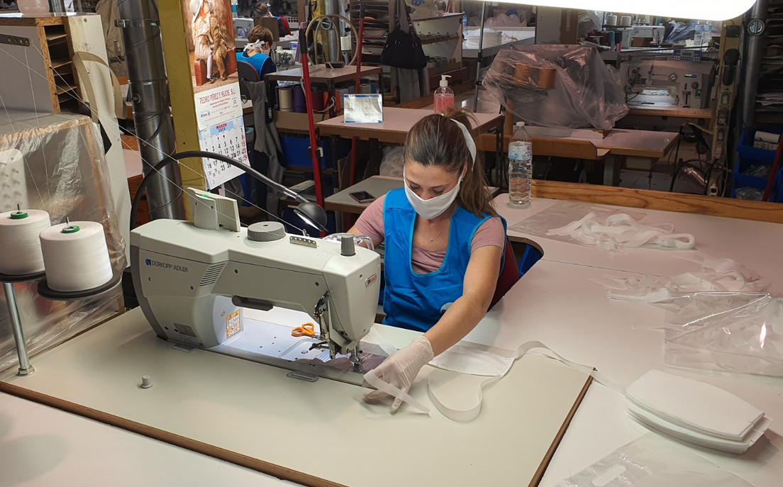 Las empresas de Yecla detienen la fabricación altruista de mascarillas tras las advertencias de la patronal ASEPAL Las empresas de Yecla detienen la fabricación altruista de mascarillas tras las advertencias de la patronal ASEPAL