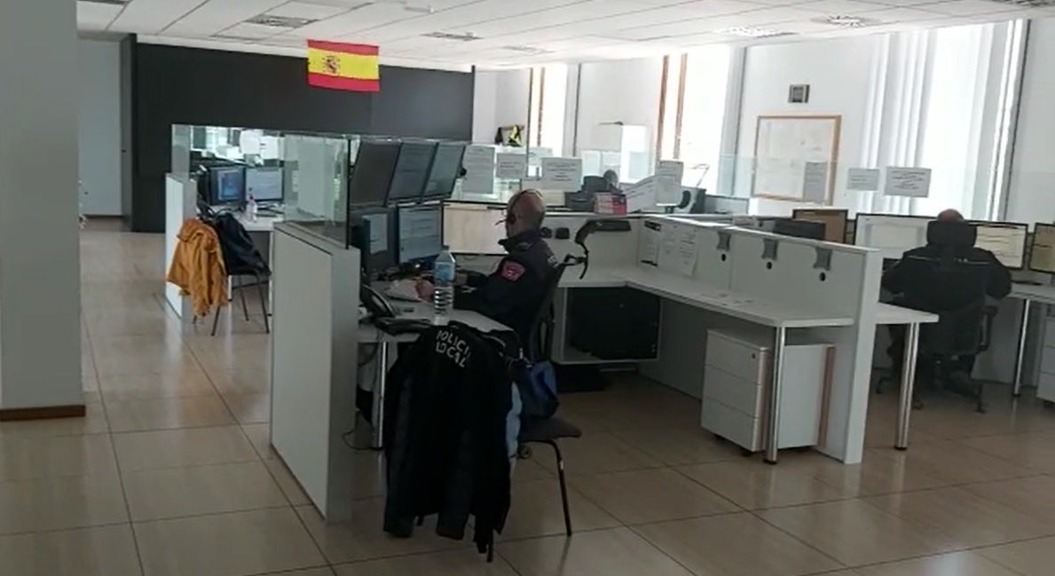 El Ayuntamiento recibe 8000 llamadas en doce días para atender dudas sobre el estado de alarma, cómo realizar trámites o denuncias de ciudadanos El Ayuntamiento recibe 8000 llamadas en doce días para atender dudas sobre el estado de alarma, cómo realizar trámites o denuncias de ciudadanos