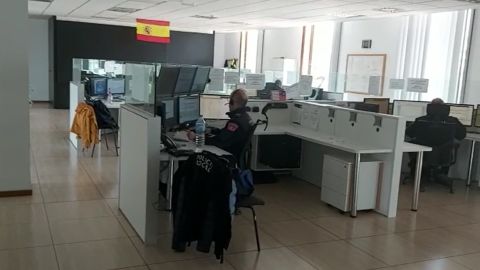 El 90% de las llamadas que ha recibido la Sala de Operaciones de la Polic&iacute;a Local de Elche se han centrado en resolver dudas acerca de las normas derivadas del estado de alarma y el confinamiento de la ciudadan&iacute;a.