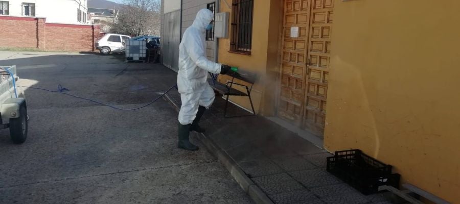 La Diputación continúa con las labores de desinfección en Residencias de Mayores de la provincia La Diputación continúa con las labores de desinfección en Residencias de Mayores de la provincia