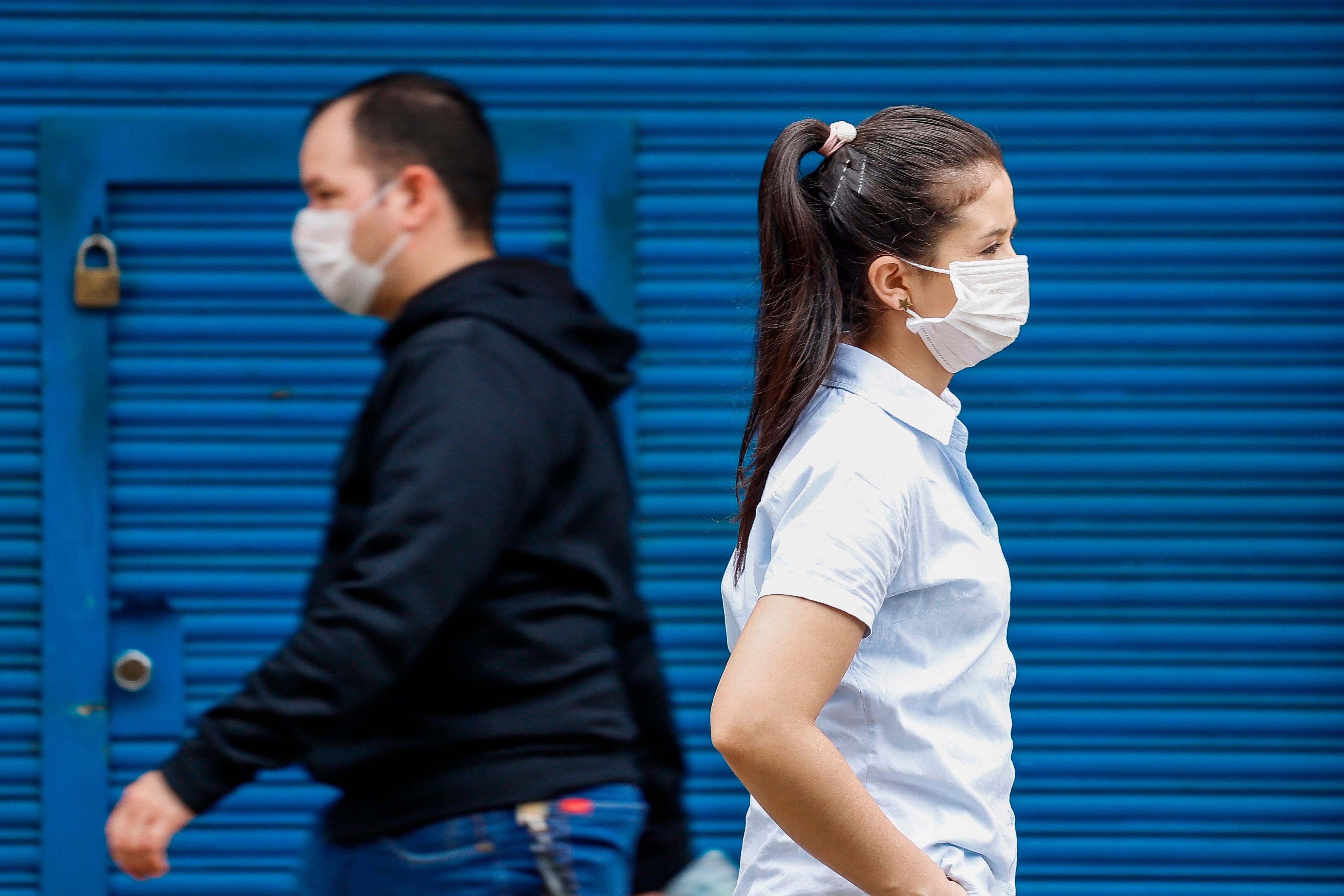 El dilema: Si un compañero de piso se salta la cuarentena y se trae a la novia, ¿qué debemos hacer? El dilema: Si un compañero de piso se salta la cuarentena y se trae a la novia, ¿qué debemos hacer?