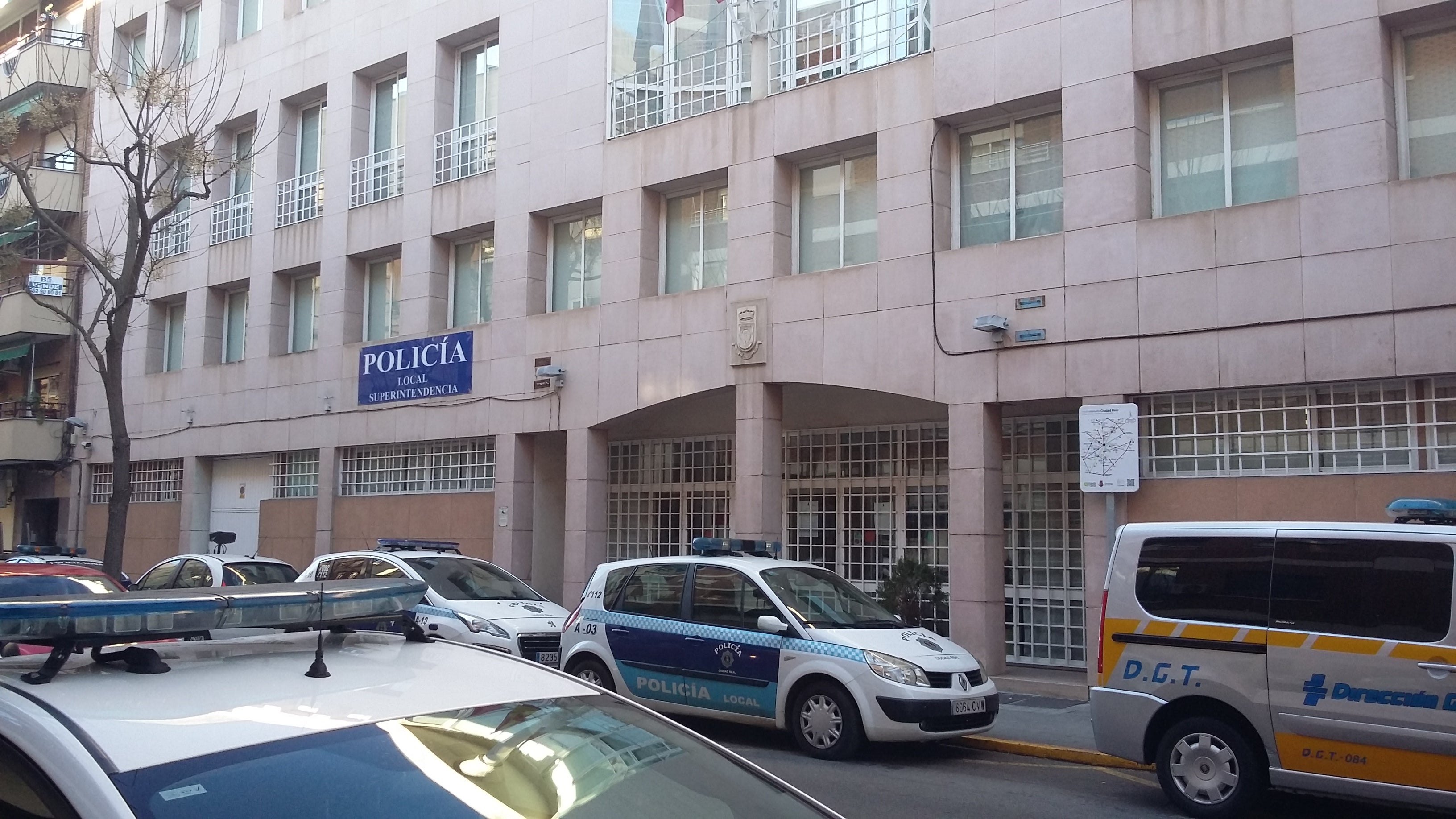 Detienen a un hombre en Ciudad Real tras enfrentarse a varios policías locales Detienen a un hombre en Ciudad Real tras enfrentarse a varios policías locales