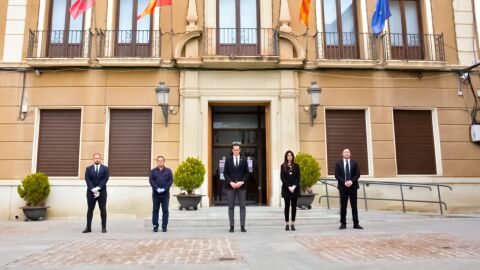El alcalde de Elda y los portavoces de los grupos políticos de la Corporación. El alcalde de Elda y los portavoces de los grupos políticos de la Corporación.