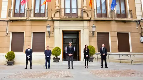 El alcalde de Elda y los portavoces de los grupos políticos de la Corporación. El alcalde de Elda y los portavoces de los grupos políticos de la Corporación.